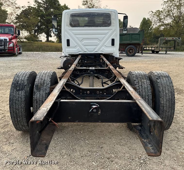 image for item DW6539 2005 International 4300 truck cab and chassis