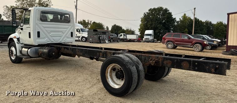 image for item DW6539 2005 International 4300 truck cab and chassis