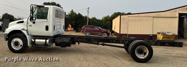 image for item DW6539 2005 International 4300 truck cab and chassis