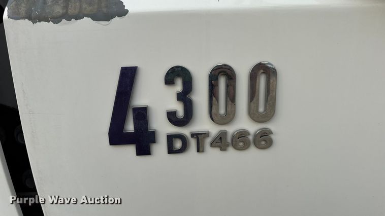 image for item DW6539 2005 International 4300 truck cab and chassis