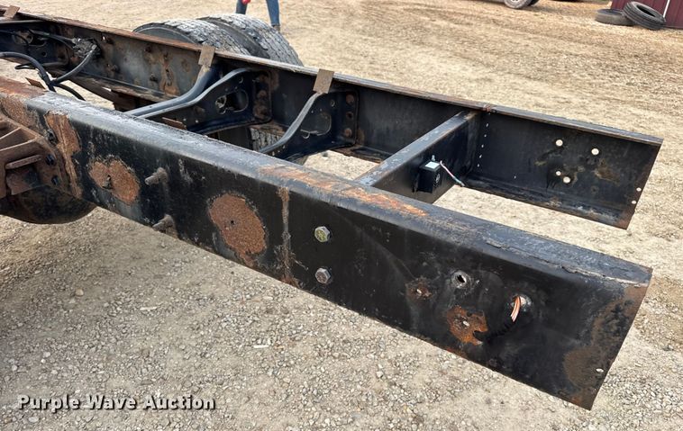 image for item DW6539 2005 International 4300 truck cab and chassis