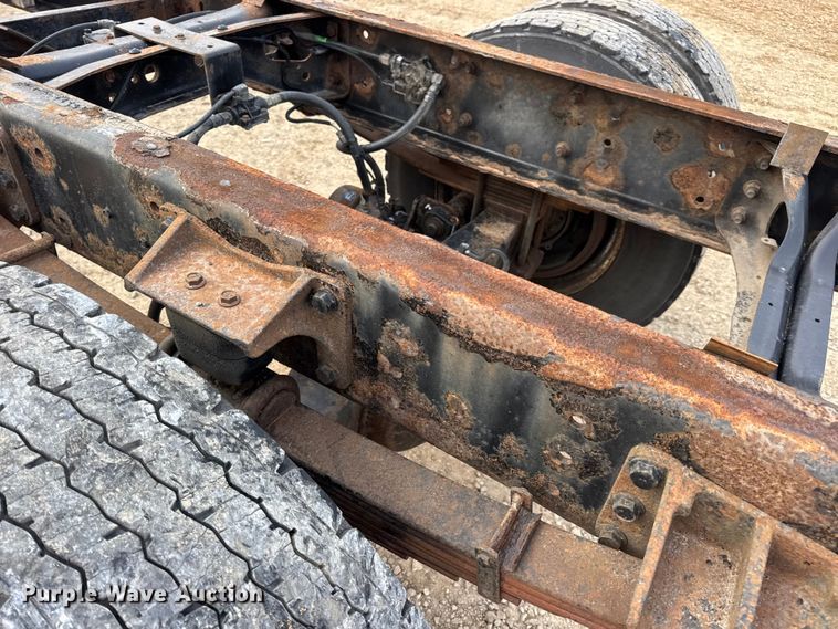 image for item DW6539 2005 International 4300 truck cab and chassis