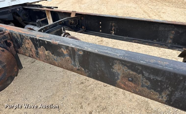 image for item DW6539 2005 International 4300 truck cab and chassis