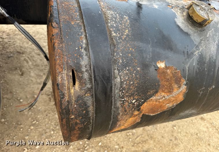 image for item DW6539 2005 International 4300 truck cab and chassis