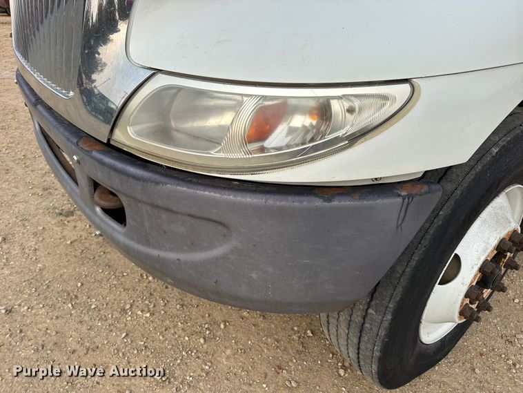 image for item DW6539 2005 International 4300 truck cab and chassis