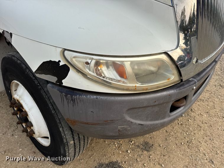 image for item DW6539 2005 International 4300 truck cab and chassis