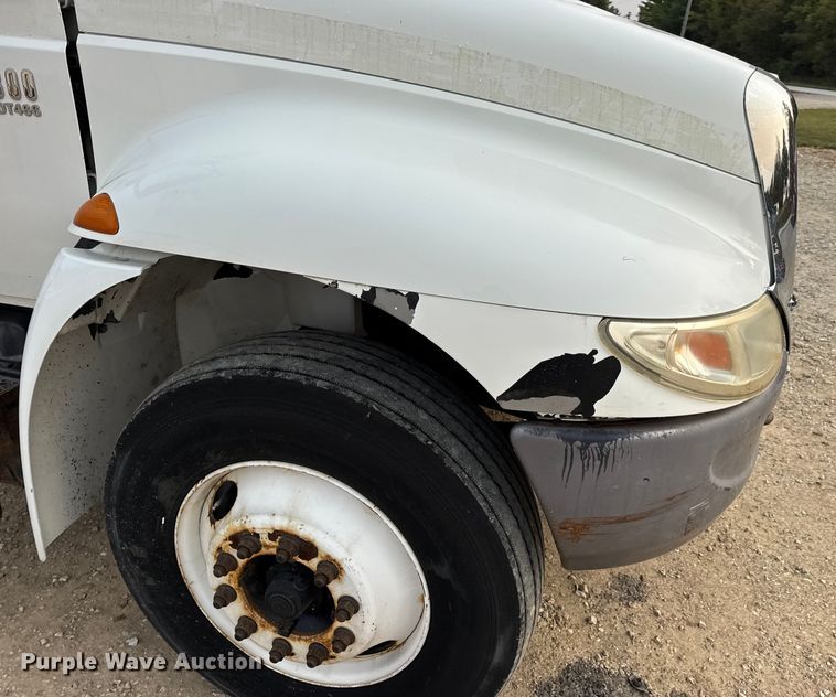 image for item DW6539 2005 International 4300 truck cab and chassis