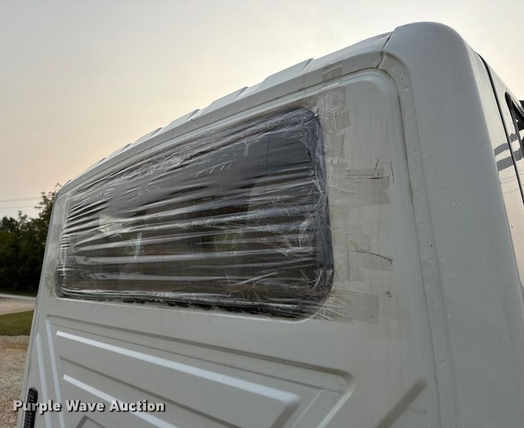 image for item DW6539 2005 International 4300 truck cab and chassis