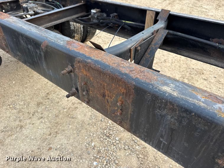 image for item DW6539 2005 International 4300 truck cab and chassis