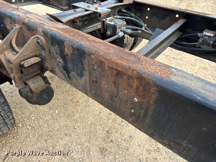 image for item DW6539 2005 International 4300 truck cab and chassis