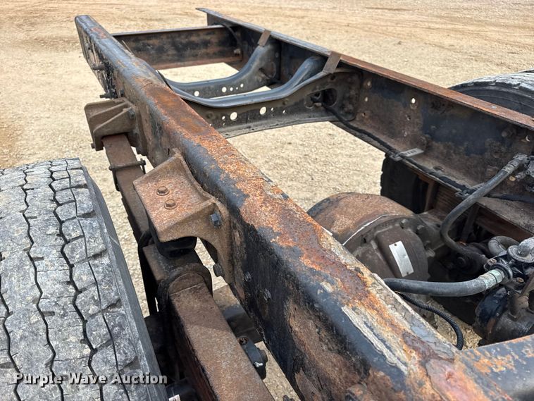 image for item DW6539 2005 International 4300 truck cab and chassis