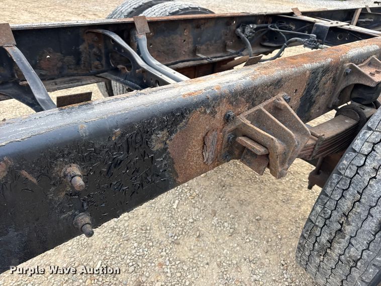 image for item DW6539 2005 International 4300 truck cab and chassis