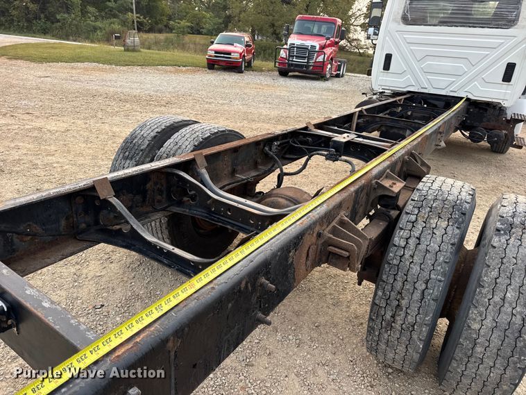 image for item DW6539 2005 International 4300 truck cab and chassis