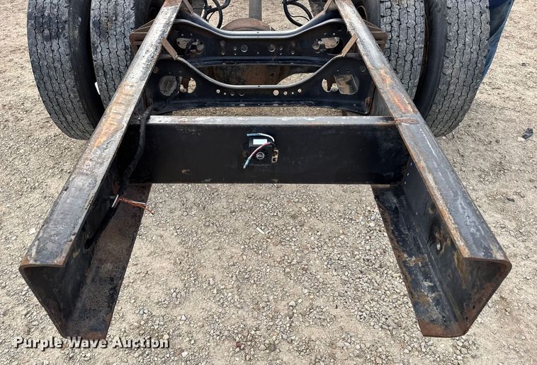 image for item DW6539 2005 International 4300 truck cab and chassis