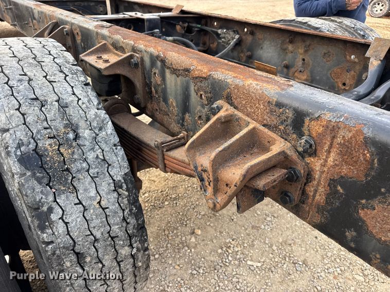 image for item DW6539 2005 International 4300 truck cab and chassis