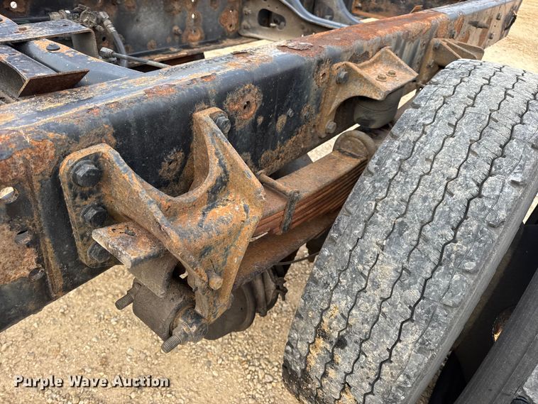 image for item DW6539 2005 International 4300 truck cab and chassis