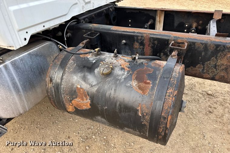 image for item DW6539 2005 International 4300 truck cab and chassis