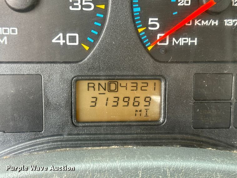 image for item DW6539 2005 International 4300 truck cab and chassis