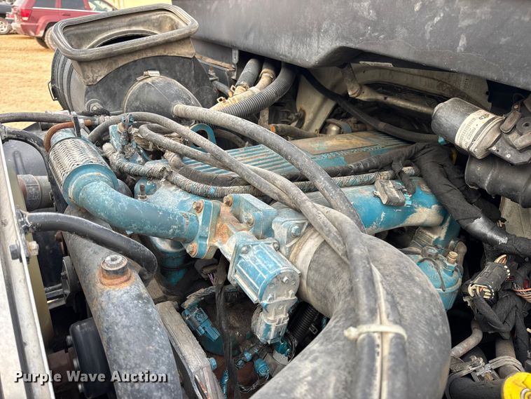 image for item DW6539 2005 International 4300 truck cab and chassis