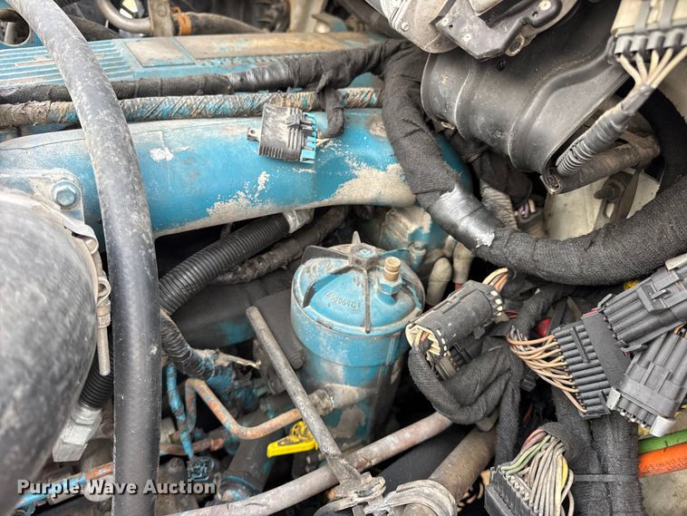 image for item DW6539 2005 International 4300 truck cab and chassis