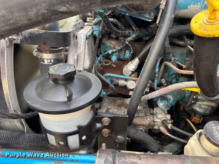 image for item DW6539 2005 International 4300 truck cab and chassis