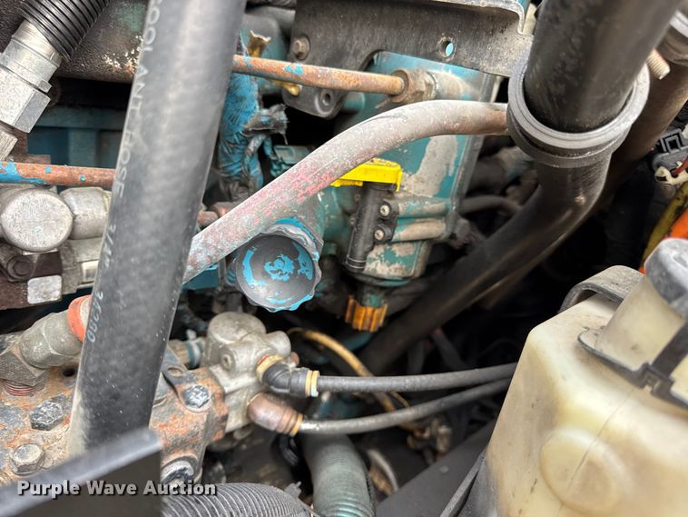 image for item DW6539 2005 International 4300 truck cab and chassis