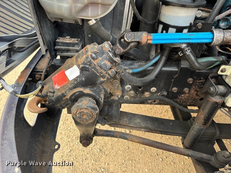 image for item DW6539 2005 International 4300 truck cab and chassis