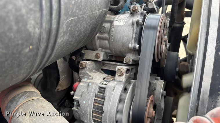 image for item DW6539 2005 International 4300 truck cab and chassis