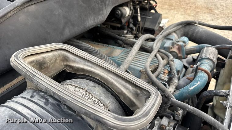 image for item DW6539 2005 International 4300 truck cab and chassis