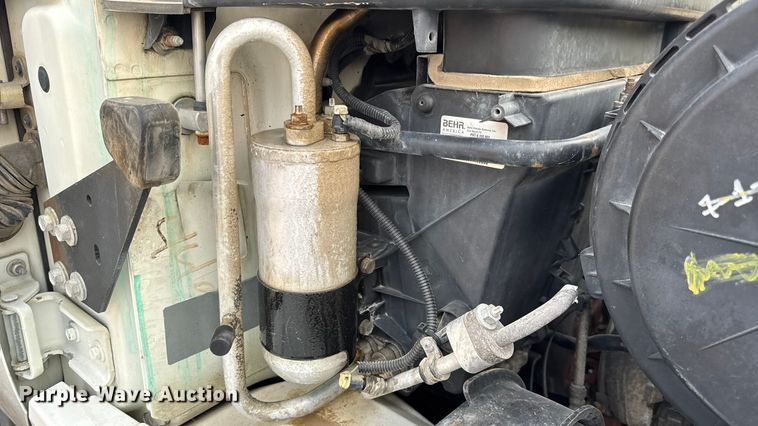 image for item DW6539 2005 International 4300 truck cab and chassis