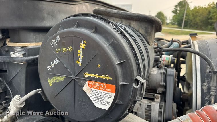 image for item DW6539 2005 International 4300 truck cab and chassis