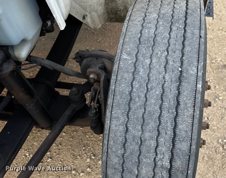 image for item DW6539 2005 International 4300 truck cab and chassis