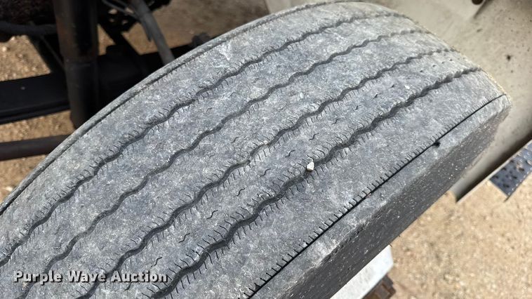 image for item DW6539 2005 International 4300 truck cab and chassis