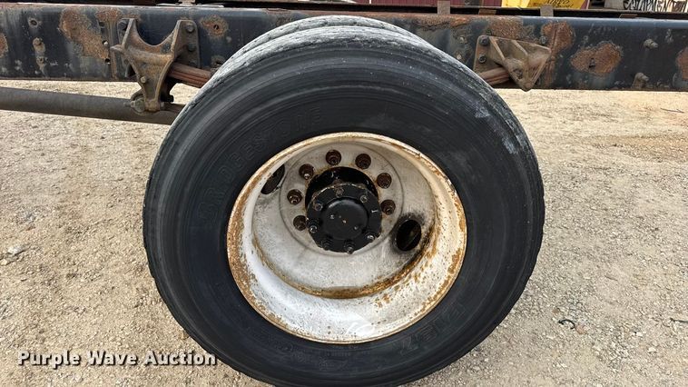 image for item DW6539 2005 International 4300 truck cab and chassis