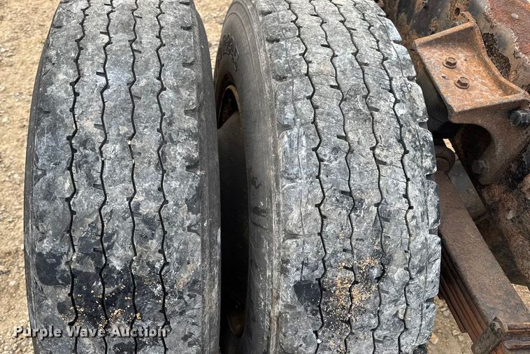 image for item DW6539 2005 International 4300 truck cab and chassis