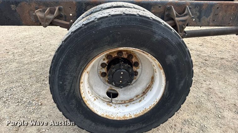 image for item DW6539 2005 International 4300 truck cab and chassis