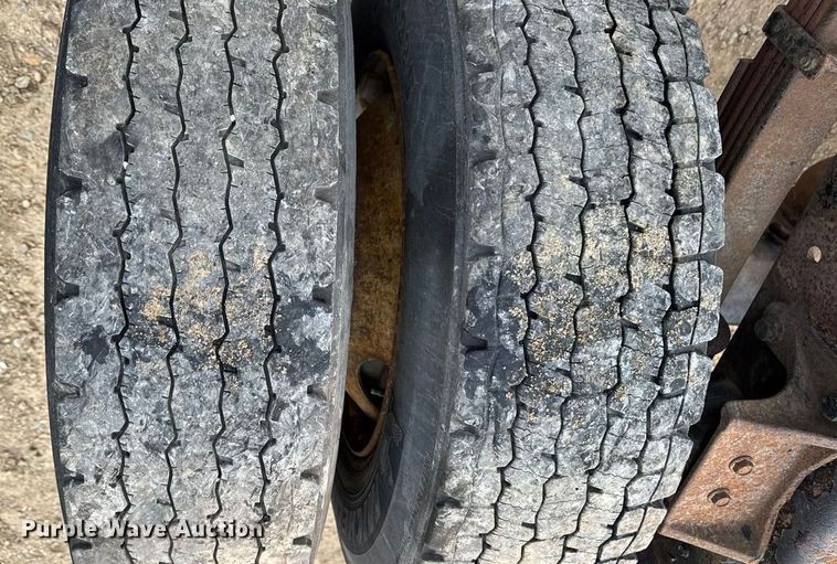 image for item DW6539 2005 International 4300 truck cab and chassis