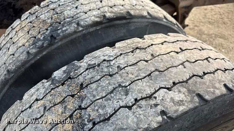 image for item DW6539 2005 International 4300 truck cab and chassis