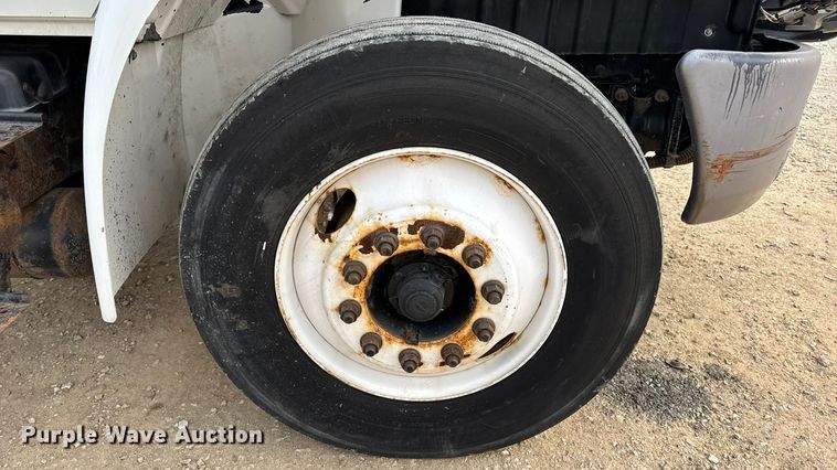 image for item DW6539 2005 International 4300 truck cab and chassis