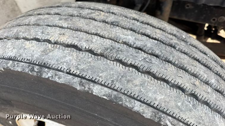 image for item DW6539 2005 International 4300 truck cab and chassis