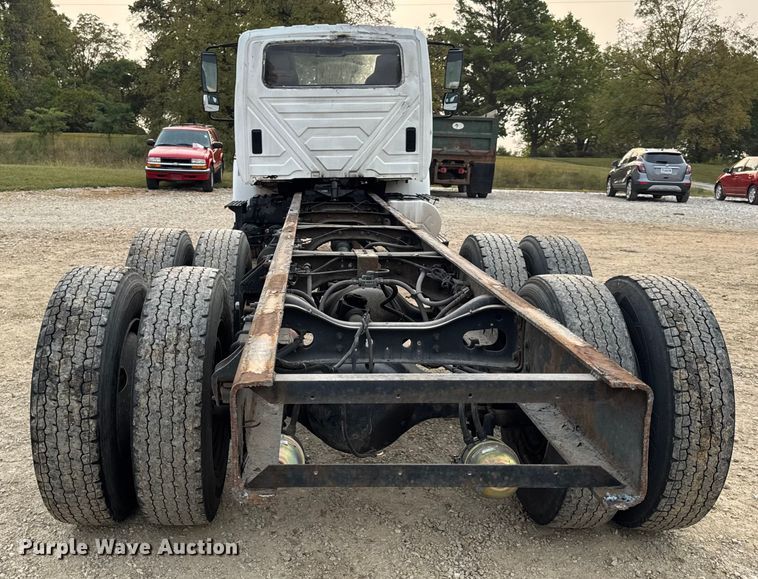 image for item DW6542 2006 International 4400 truck cab and chassis