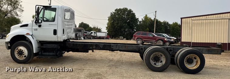 image for item DW6542 2006 International 4400 truck cab and chassis