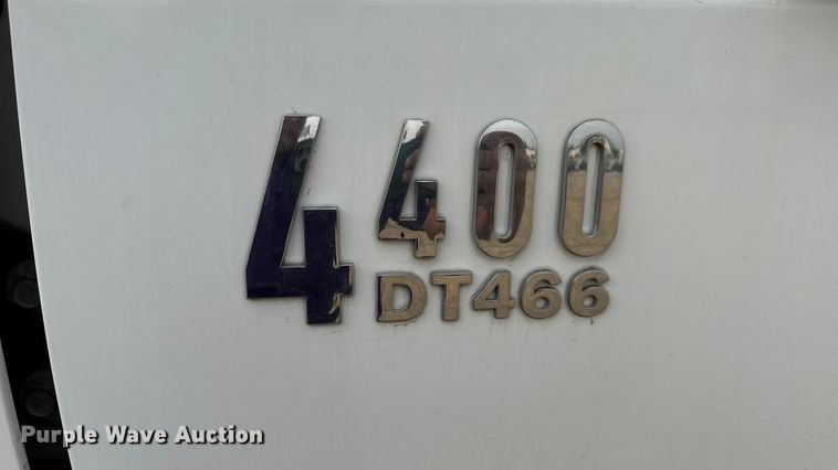 image for item DW6542 2006 International 4400 truck cab and chassis