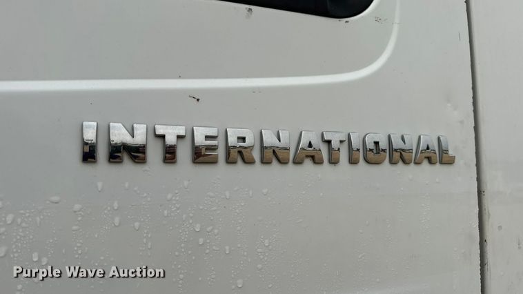 image for item DW6542 2006 International 4400 truck cab and chassis