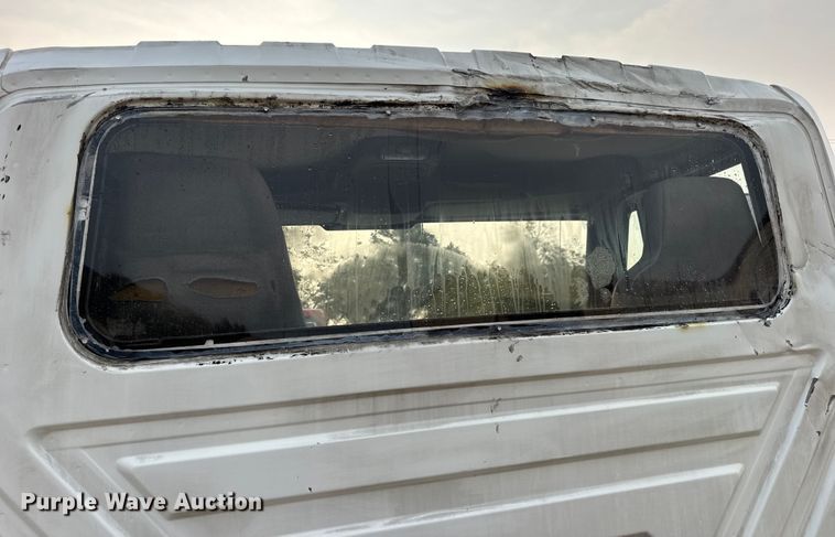 image for item DW6542 2006 International 4400 truck cab and chassis