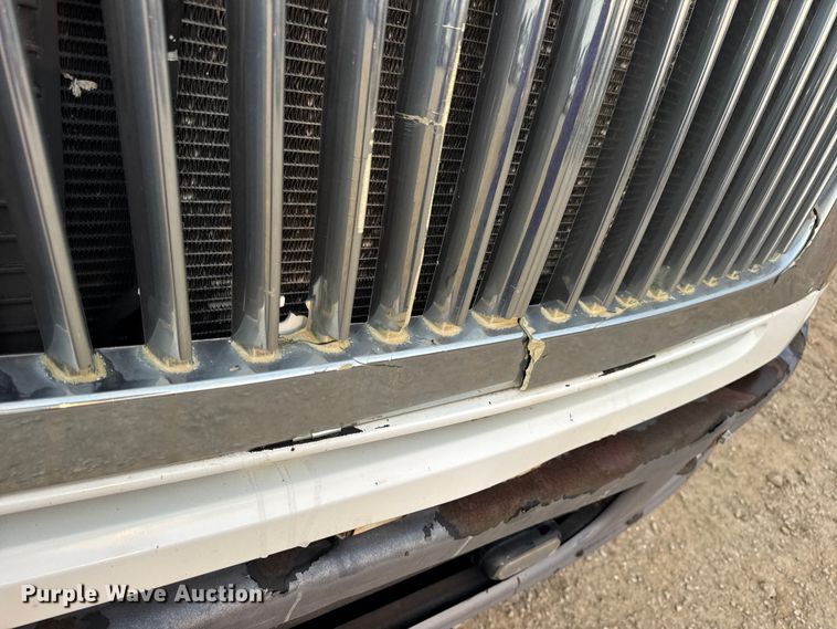 image for item DW6542 2006 International 4400 truck cab and chassis