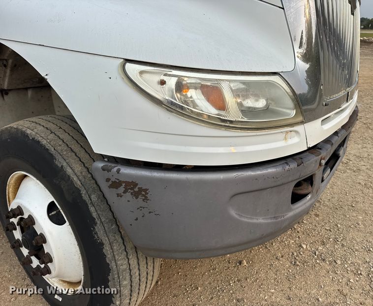 image for item DW6542 2006 International 4400 truck cab and chassis