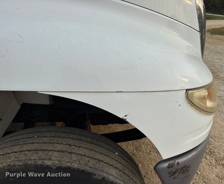 image for item DW6542 2006 International 4400 truck cab and chassis