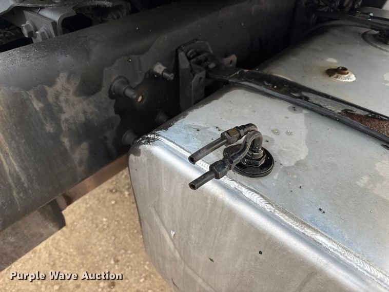 image for item DW6542 2006 International 4400 truck cab and chassis