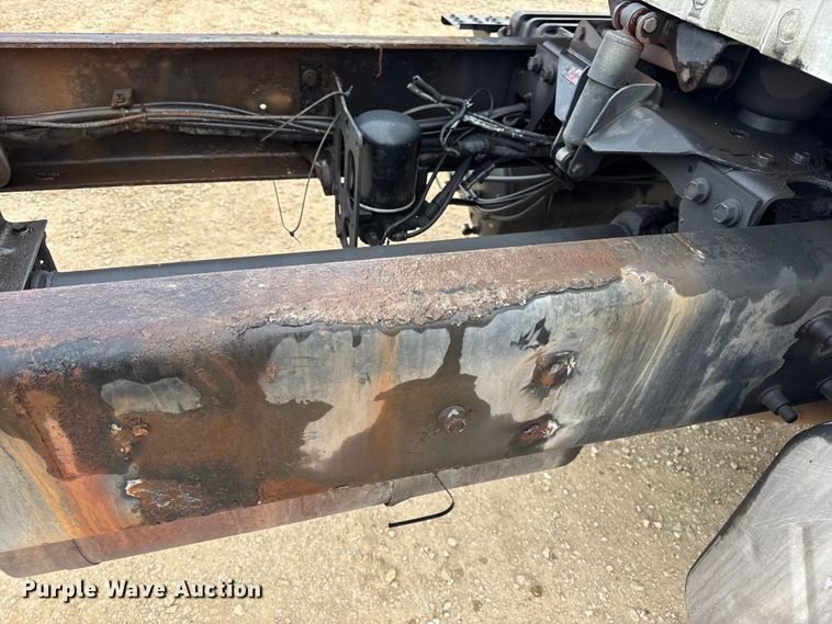 image for item DW6542 2006 International 4400 truck cab and chassis